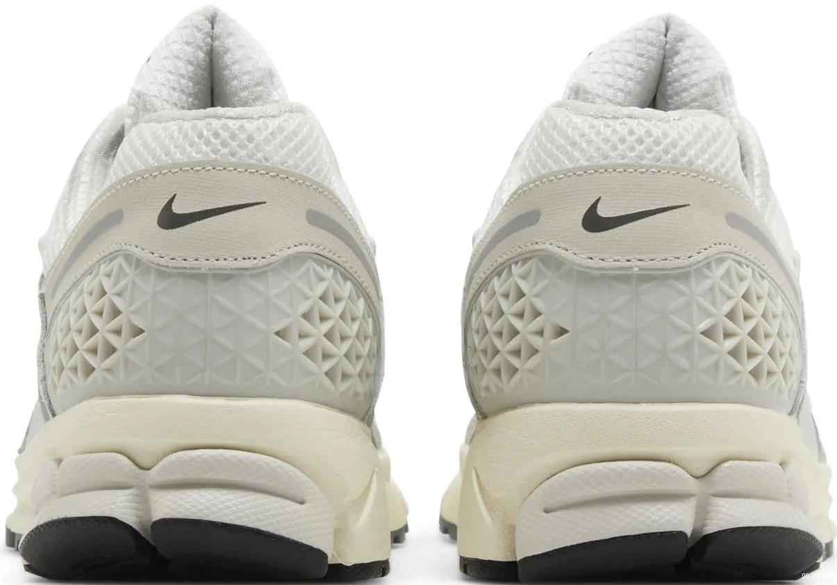 Zoom Tint 5 Nike Platinum Vomero 0527